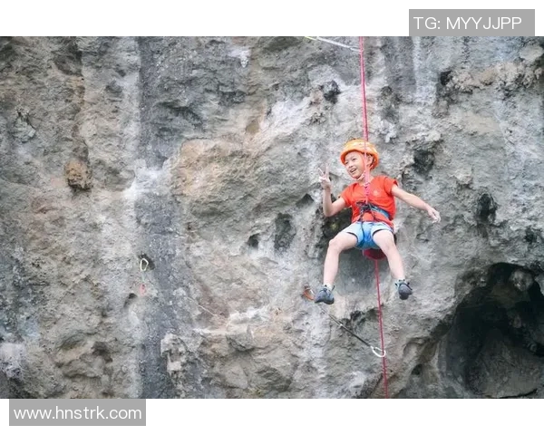 成都攀岩队的进攻策略与训练方法全解析攀岩热点探讨 成都攀岩队的进攻策略与训练方法全解析攀岩热点探讨